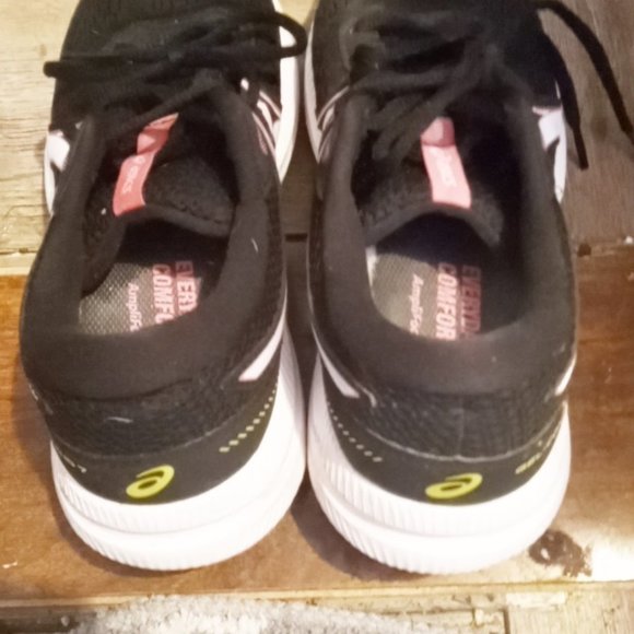 Women Asics walking shoes - Picture 2 of 2